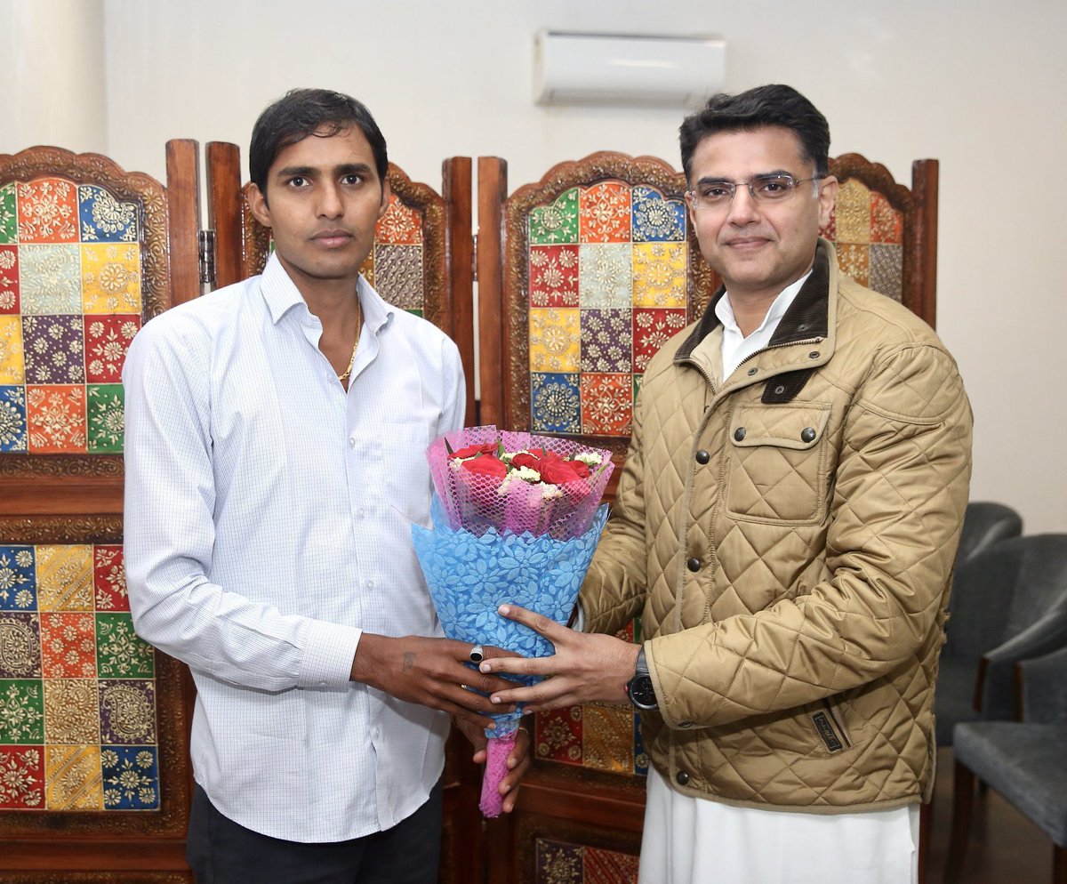 sumer_charan's tweet photo. लोकप्रिय जननेता  श्री @SachinPilot  जी के मजबूत कार्यकर्ता हमारे छोटे भाई श्री@LakhrajAwana  जी को जन्म दिवस की हार्दिक बधाई और मंगलकामनाएं। https://t.co/bOxl3Y1c2j