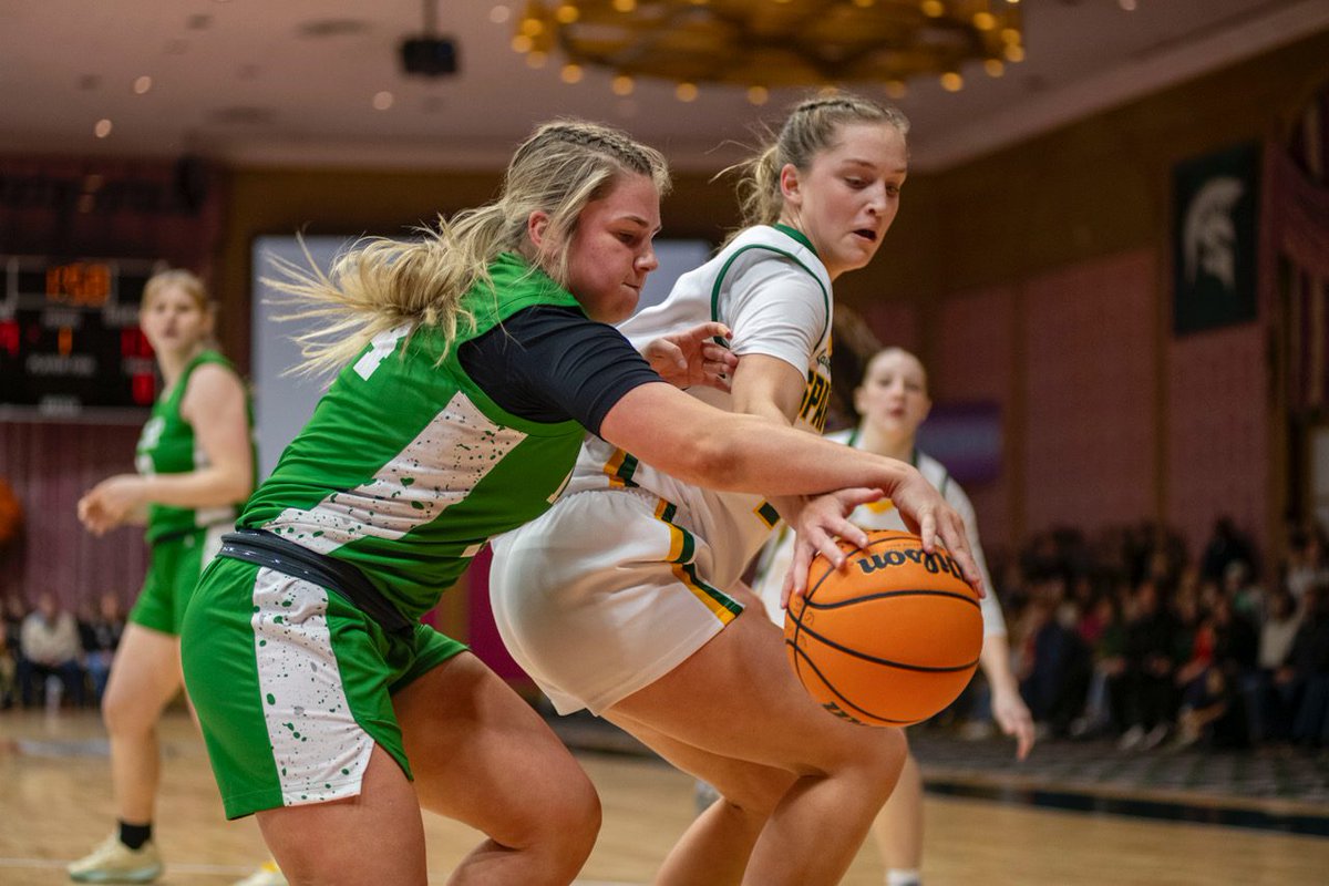 Girls Basketball: Greenbrier East fends off upset bid from Charleston Catholic to win Battle of the Springhouse title (With Highlights)
lootpress.com/girls-basketba…