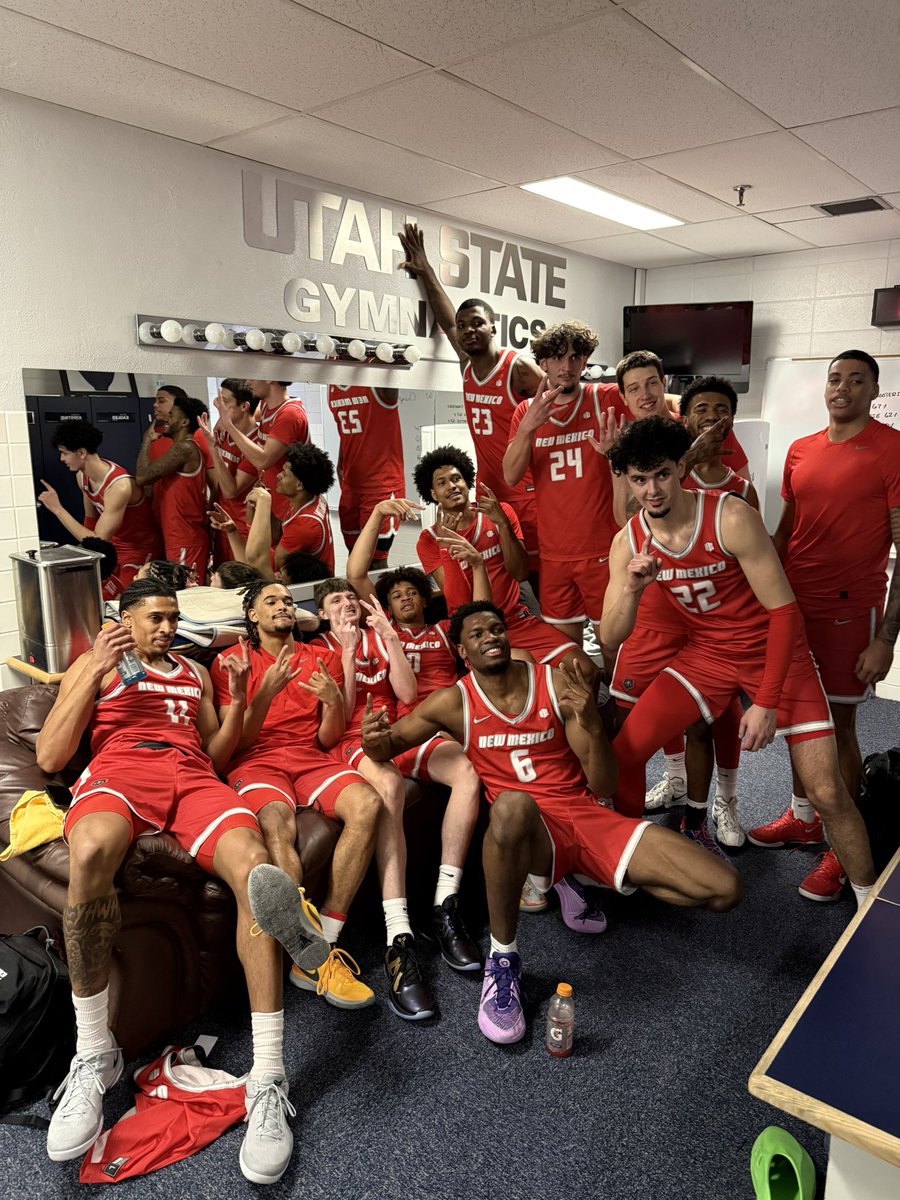 flovom's tweet photo. WHAT A PERFORMANCE! So happy for @UNMLoboMBB & @LoboCoachPitino.
To go on the road and dominate like that in a hostile environment is just amazing.
Lobo Nation, we felt you all the way in Logan, and WE NEED YOU to pack The Pit on Wednesday. Let’s do this!
#GoLobos 🐺 https://t.co/bF9QzX7ODp