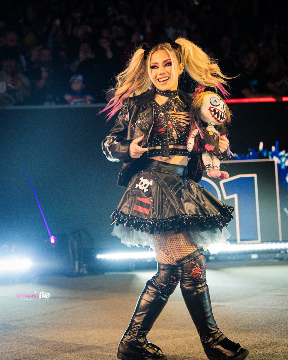 I love how Alexa Bliss had a patch of The Fiend's pants on her skirt. ❤️ #AlexaBliss #BrayWyattForever #RoyalRumble