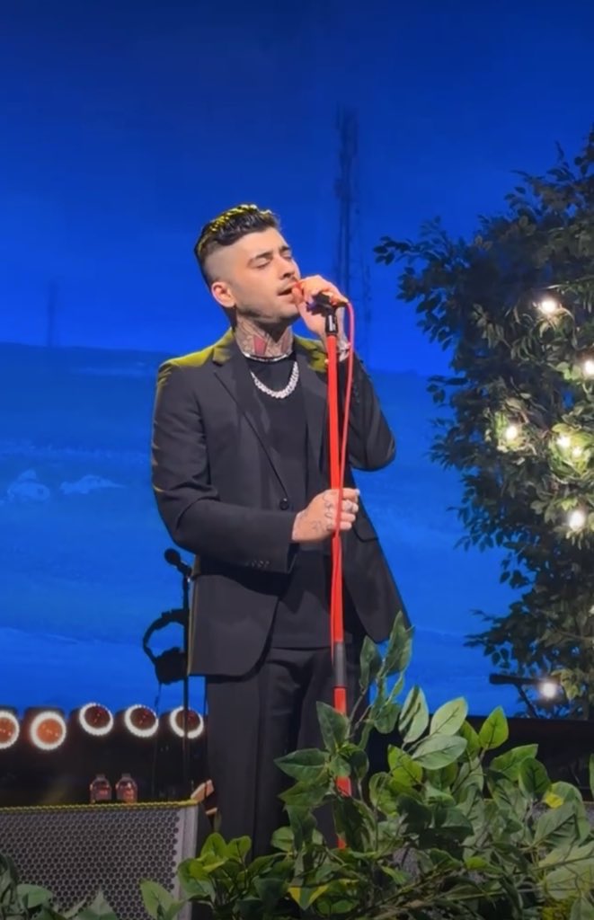 CRYING UK got pyjamas and US got a suit djdnsndbfb