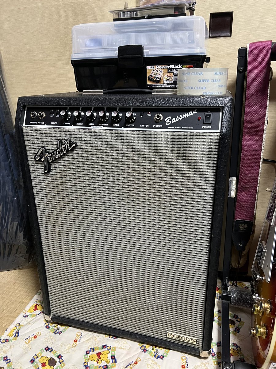 Kiechan_331's tweet photo. 🔊『フェンダー・ジャパンBM-40CE BASSMAN』✨

🔈スピーカーは「セレッション」を２発。

定格出力40W、最大出力80W❗️

でけぇ😵💦

#FENDERJAPAN
#BASSMAN
#BassAmps
#神田商会
#ハードオフファミリー https://t.co/nn08FmgQIm
