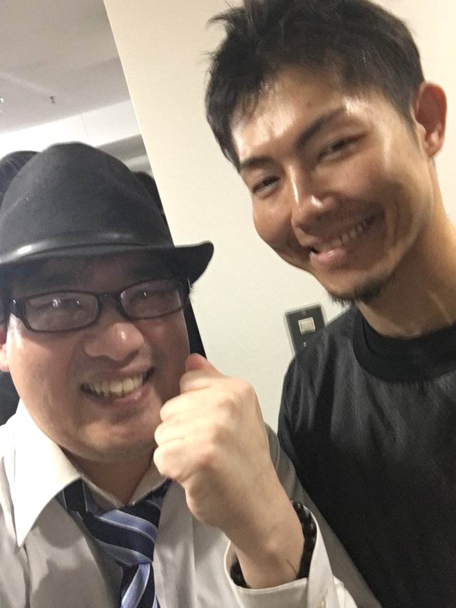 本日はアマチュアPFC
今年初のリングアナウンサーのお仕事でした。
プロに負けずとも劣らないアツい試合の連続だった。
次回は4月6日のPFC.36
最後に今日が初試合だったという大島竜郎選手と。
