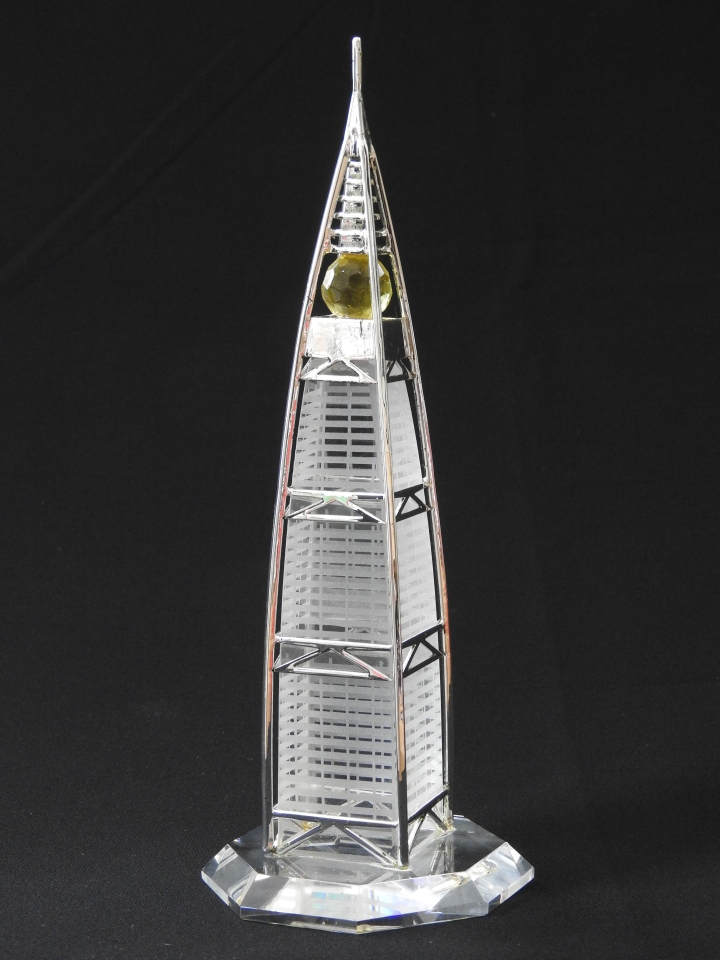 MiniaturezWorld's tweet photo. 「アル・ファイサリヤタワー」（Al Faisaliyah Center）
サウジアラビアのリアドに建つ超高層ホテルです
紡錘形のスタイリッシュなタワーです
上部には「スターボール」と呼ばれる展望エリア(レストラン併設)があります
#タワーの置物 
#ミニチュア 
#お土産 https://t.co/ooODlS6OiK