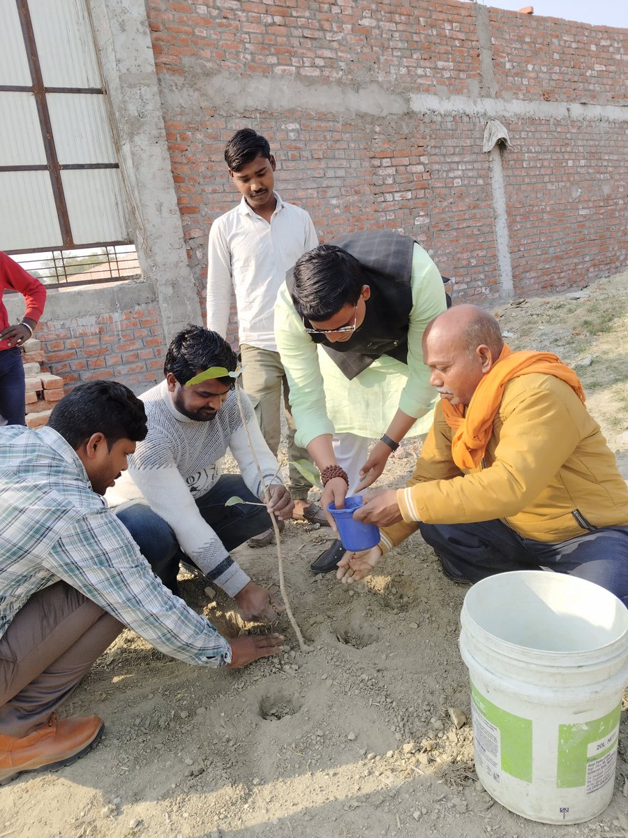 वृक्षा रोपण किया गया ,, एक वृक्ष ,100 जीवन 
 <a href="/adgzonevaranasi/">ADG ZONE VARANASI</a> <a href="/bhadohipolice/">BHADOHI POLICE</a> <a href="/CMOfficeUP/">CM Office, GoUP</a> <a href="/DM_Bhadohi/">District Magistrate Bhadohi</a> <a href="/myogiadityanath/">Yogi Adityanath</a> <a href="/narendramodi/">Narendra Modi</a> @trhnewsbipin