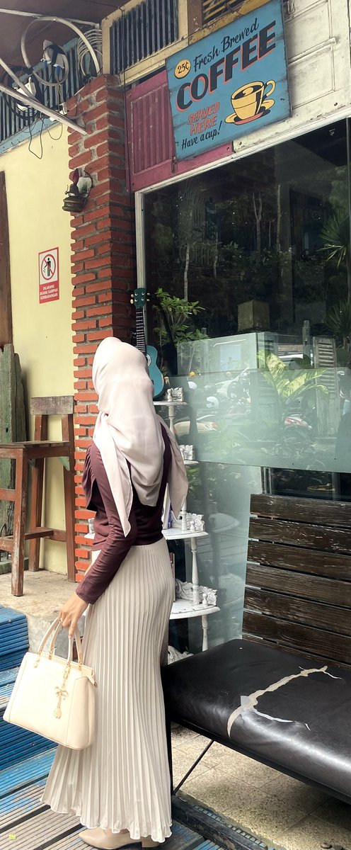 silvichynd's tweet photo. shirt : bahan adem lembut dan nyaman di pakai , simple dan elegan katna ada bagian depan yang menutupi dada https://t.co/98VdR6OknN (brown)

rok : plisket rapi bikin kelihatan tinggi, flowly bangett https://t.co/BRHi6OOZKV (almond) https://t.co/QD2uiKWvlM