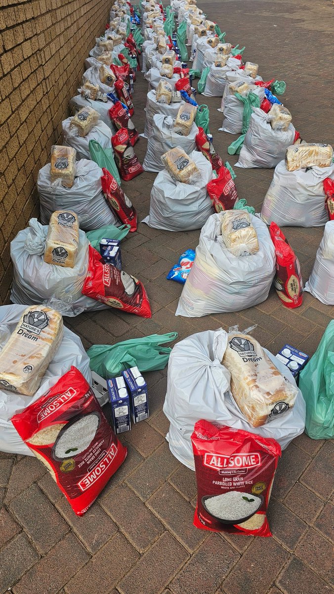 LSMA monthly welfare distribution to just over 300 families, Alhamdullilah. To donate, visit the website lsma.org.za