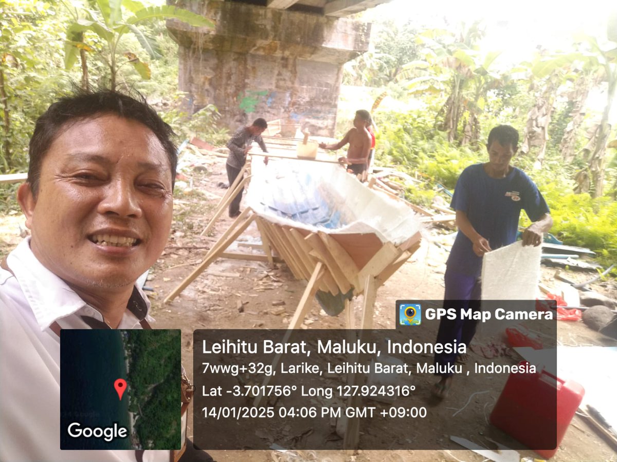 irwan_ibr's tweet photo. Selasa, (14/01/2025), Irwan Ibrahim, Luhkan Maluku Tengah, melakukan pendampingan Anggota KUB Anugerah Laut Lay dalam Perbaikan dan Renovasi Armada Tangkap  di Dusun Lay Desa Larike Kec. Leihitu Barat .  
#GiatLuhkanSatminkalAmbon #pusluhkp
@BPPP_Ambon https://t.co/ukv4lafGao