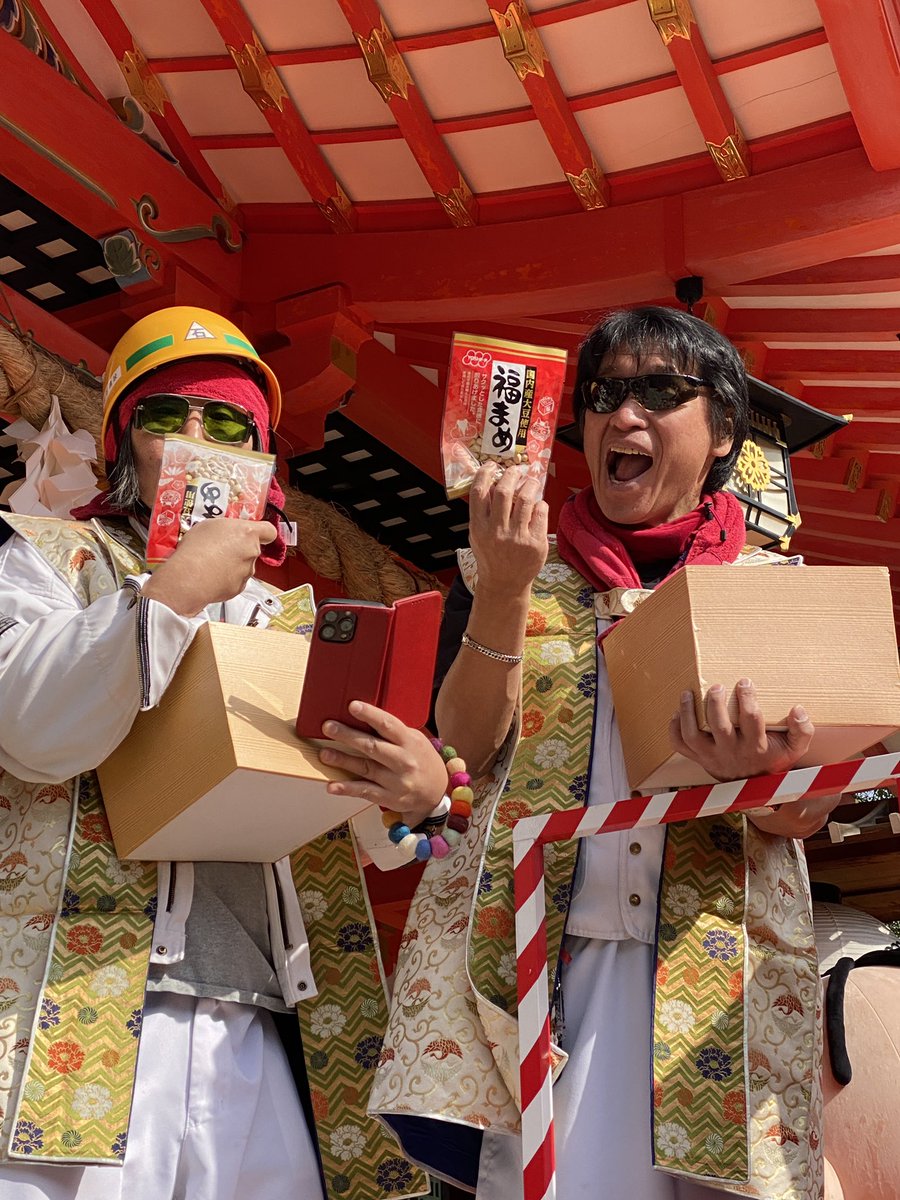 TandT_Yamaishi's tweet photo. 生田神社節分祭
ガテン系ボーカルユニット #TあんどT 
参加させていただきました！

最後『か・か・か・感謝』も
流していただきました😭
貴重な時間をありがとうございます！！

スペシャルゲストの #平祐奈 さんと🙇‍♀️

取り急ぎ…か・か・か・感謝です✨ https://t.co/8qWOs3xoys