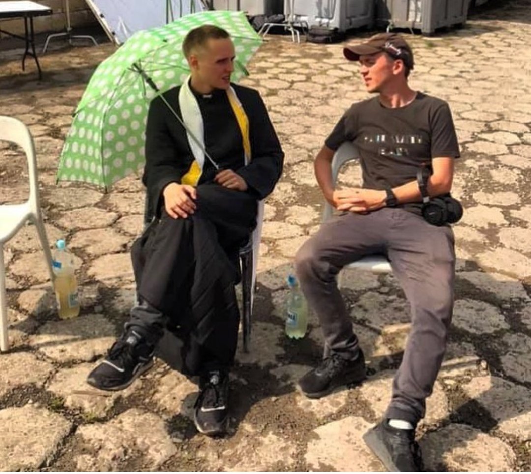 Taki nasz, taki światowy. Wielki, bo szczery film.

I bez kompleksów.

Kiedy nominacje dostawali Holland, Wajda czy Pawlikowski, to zawsze jednak było coś innego.

Szacun i powaga.

Tymczasem sukces ekipy "Bożego ciała" to sukces naszej rówieśniczej dzielni. Yes, we can.