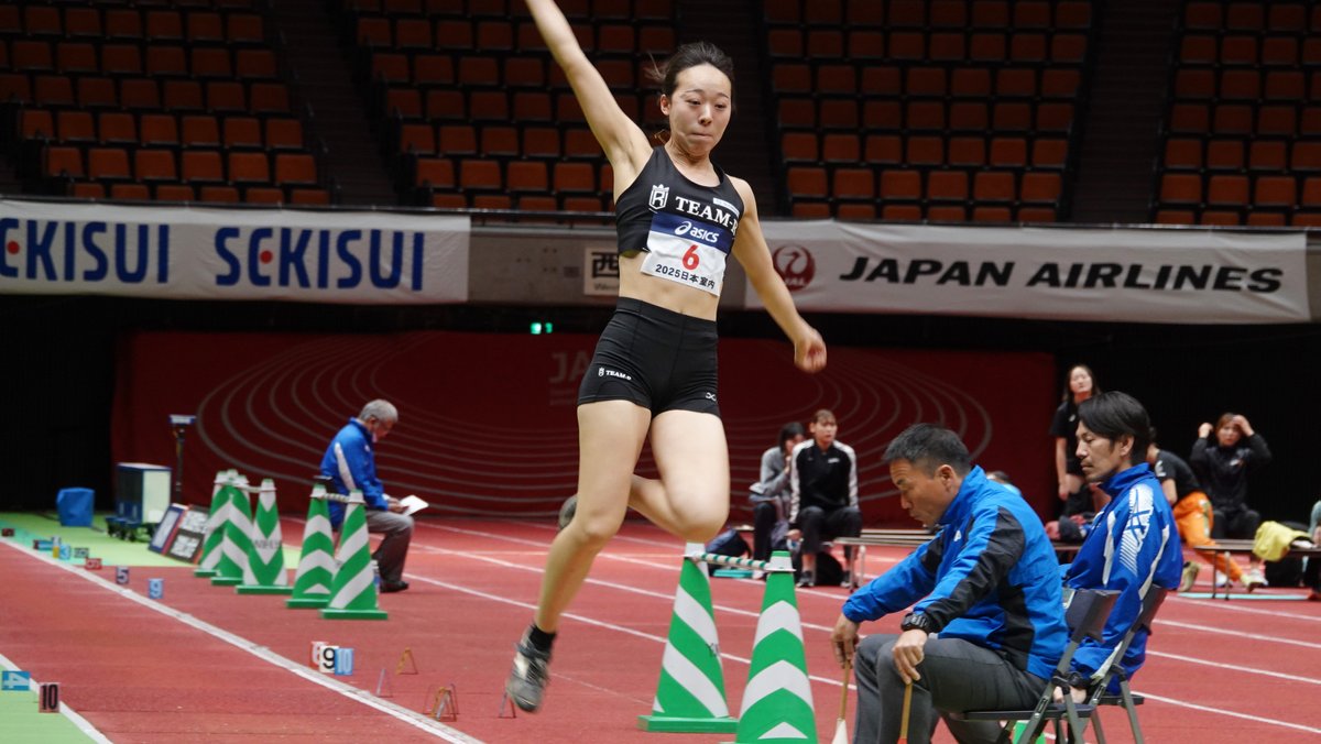 jaaf_official's tweet image. 【#日本選手権室内】
/／
日本選手権女子走幅跳　結果
\＼

1位🥇#竹内真弥（ミズノ）6m13
2位🥈#近藤いおん（流山ホークアイ）6m05
3位🥉#髙良彩花（JAL）6m01

✅ライブ配信
jaaf.or.jp/news/article/2…
#日本室内陸上 #JAAF #陸上