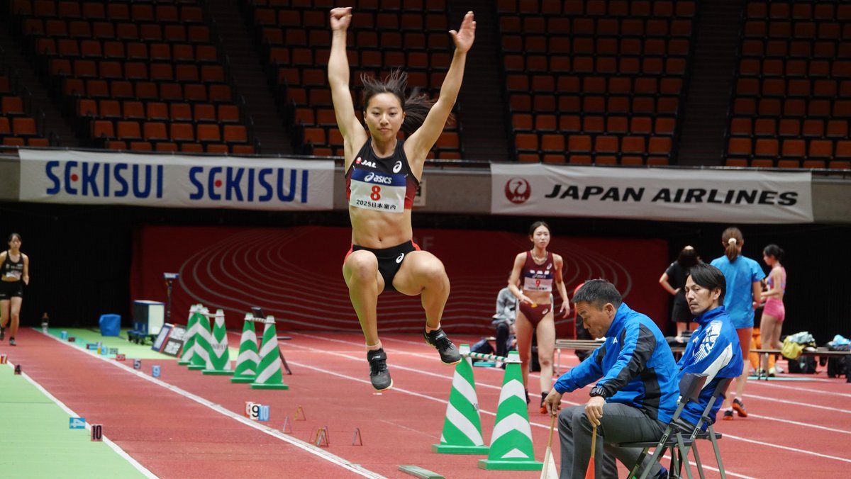 jaaf_official's tweet image. 【#日本選手権室内】
/／
日本選手権女子走幅跳　結果
\＼

1位🥇#竹内真弥（ミズノ）6m13
2位🥈#近藤いおん（流山ホークアイ）6m05
3位🥉#髙良彩花（JAL）6m01

✅ライブ配信
jaaf.or.jp/news/article/2…
#日本室内陸上 #JAAF #陸上