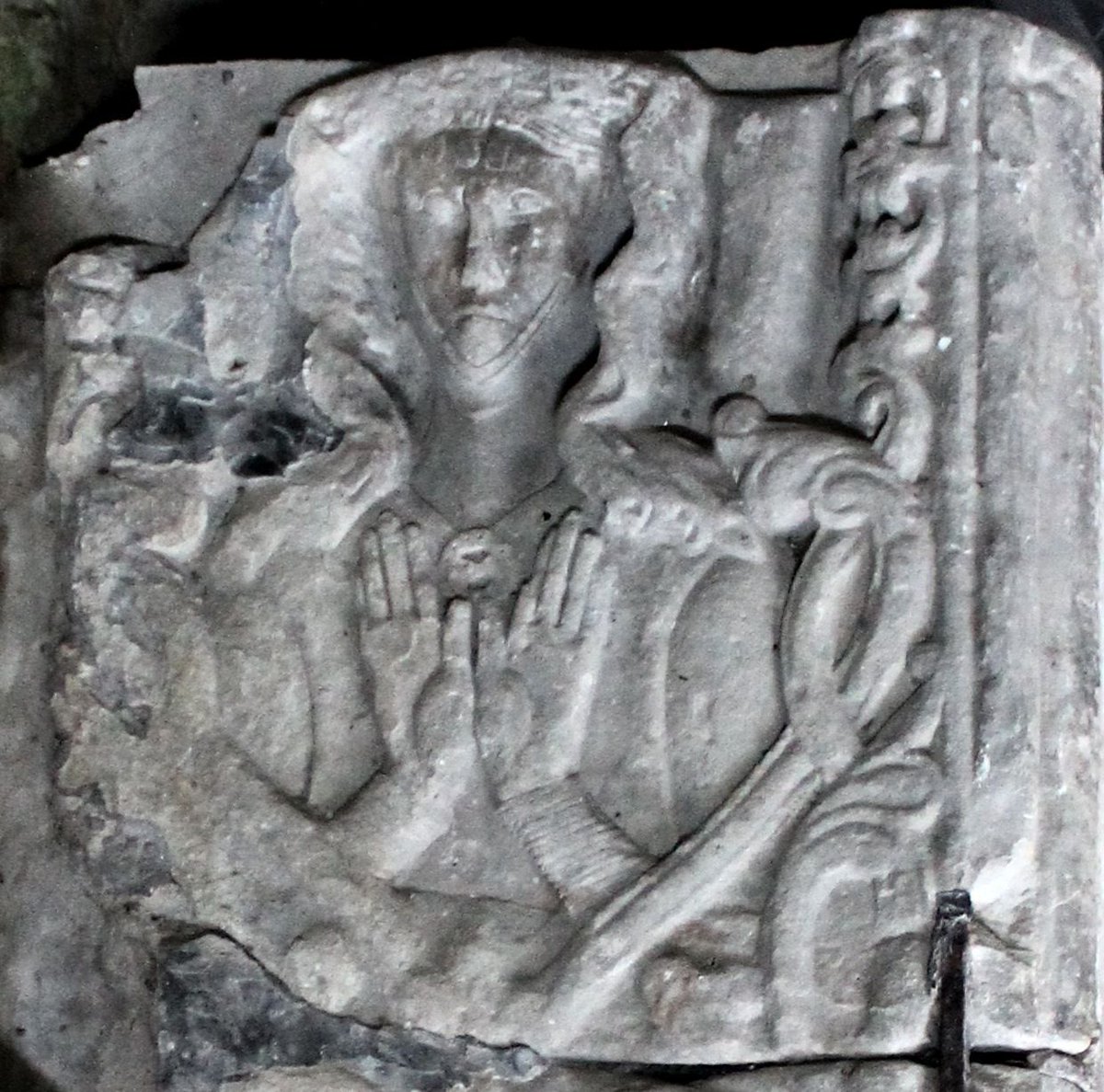 Joan (Siwan), Lady of Wales and wife of Llywelyn the Great,  died #OnThisDay in 1237. Pictured is a detail of a sarcophagus which has been attributed to Joan in St. Mary's and St. Nicholas's Church, Beaumaris (Image: Llywelyn2000 via Wiki Commons CC BY Sa 4.0).