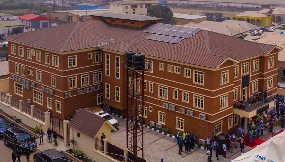 THIS IS A PRIMARY HEALTHCARE CENTRE IN LAGOS STATE built by a Local Govt Chairman.

Na Local Govt build am ooo ❤️😮