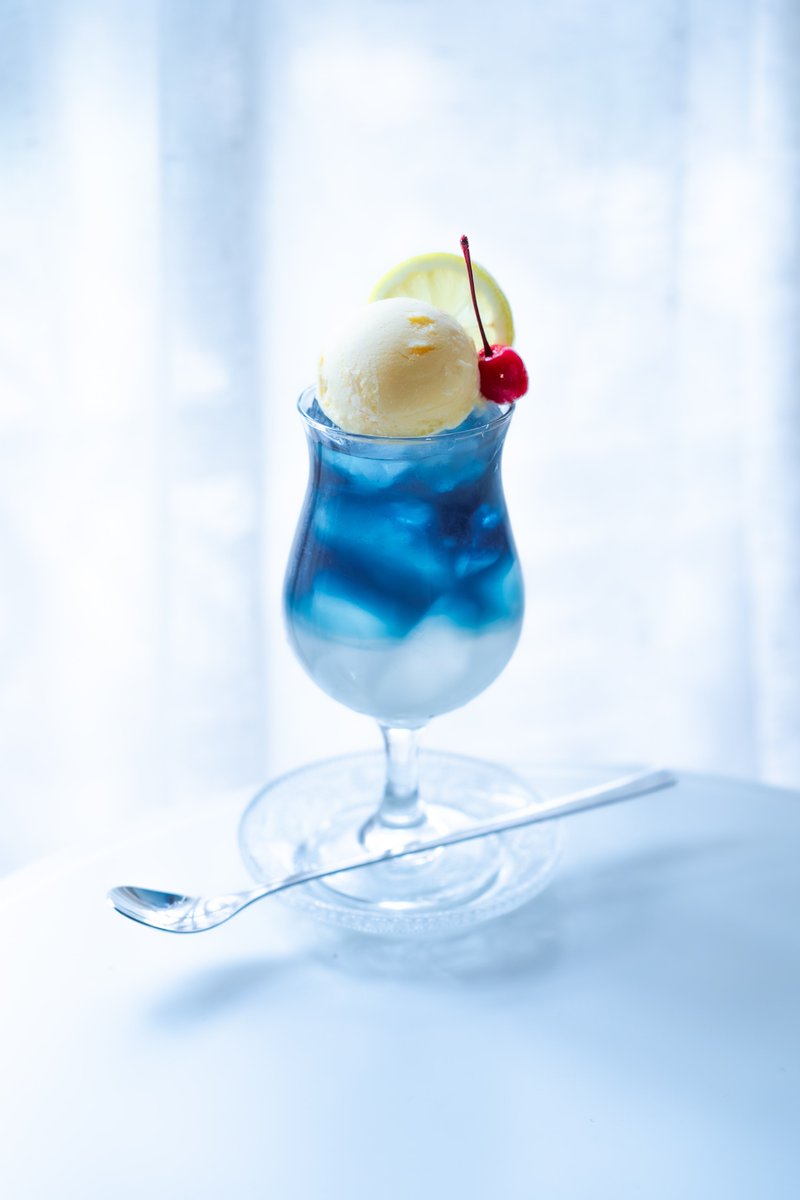 2月の限定「夜縹のクリームソーダ」を旅する喫茶で作ります。