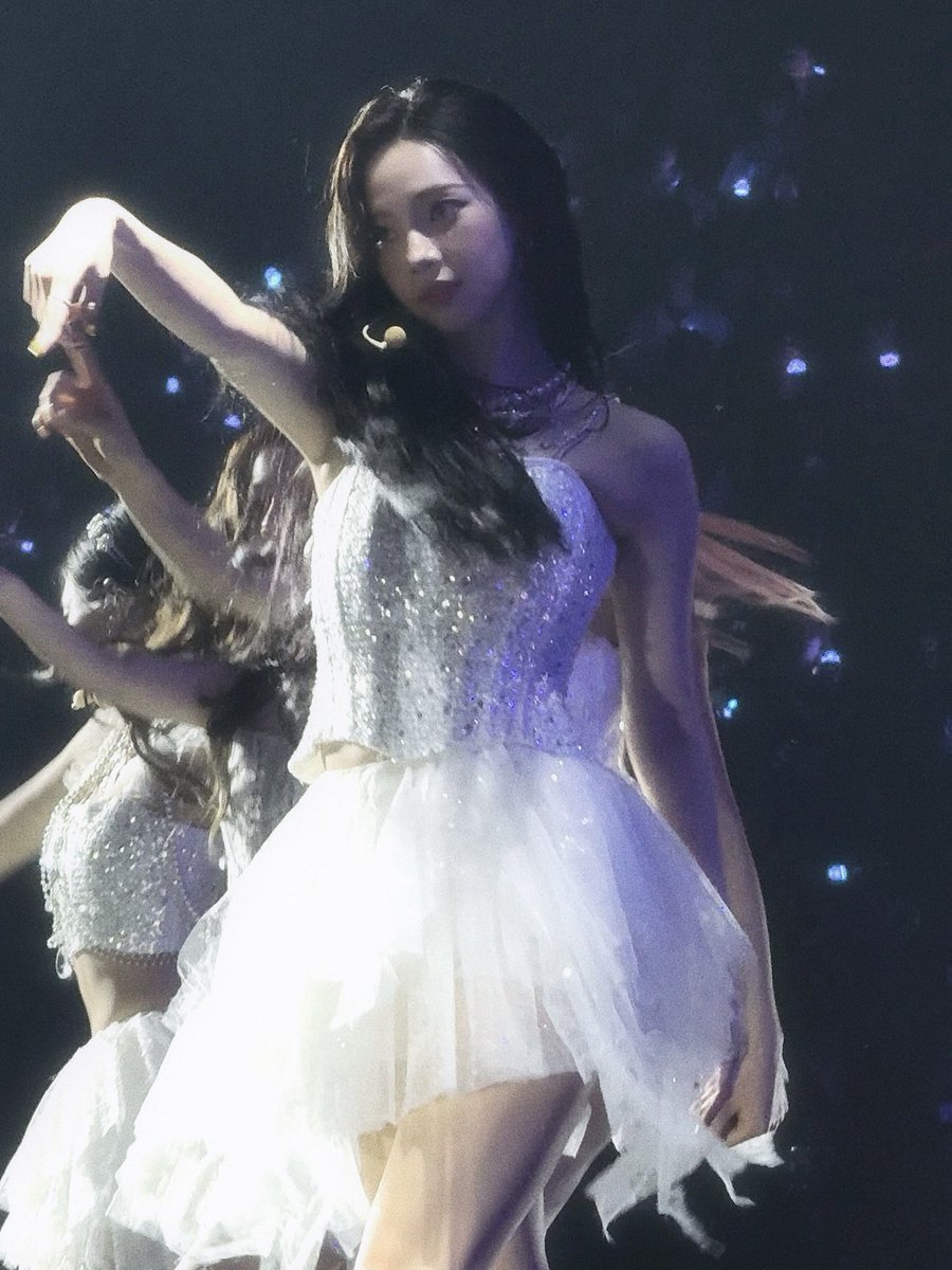 BCofDidI's tweet photo. 020125 SYNK : PARALLEL LINE – in LA

👼🏻😈

#aespa #æspa #에스파
#karina #카리나 https://t.co/nIlGy9qf8K