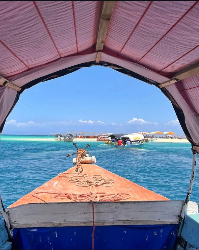 SafariGateway_'s tweet photo. Valentine’s Day is around the corner. 

Here is a list of recommended places to visit with your partner to enjoy together.

Thread 🧵 

1. Nakupenda Sandbank https://t.co/RxMWh0cJUC