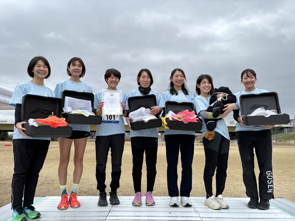 yohohohohohom's tweet photo. 第一回iimono淀川リレーマラソンの優勝は女性婦人チーム🎉
なんと7人全員が国際ランナー!
ぶっちぎりの優勝でした😊
優勝賞品はリーニン5足……片足づつ分けてくださいm(_ _)m
#iimono_sports
#iimono
#リーニン
#セイリン
#SBI
#coolknot
#平塚潤
#宮下梨沙 https://t.co/NSBxDza07Z