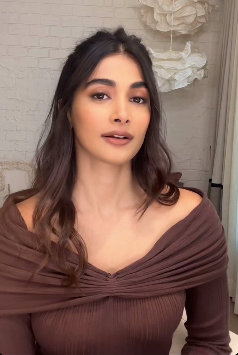 gill_to_kill's tweet photo. #actress #Poojahedge Face #Poojahegdehot #Deva #DevaTrailer
#DevaTeaser #actresshub_pooj https://t.co/FPecc4irdi