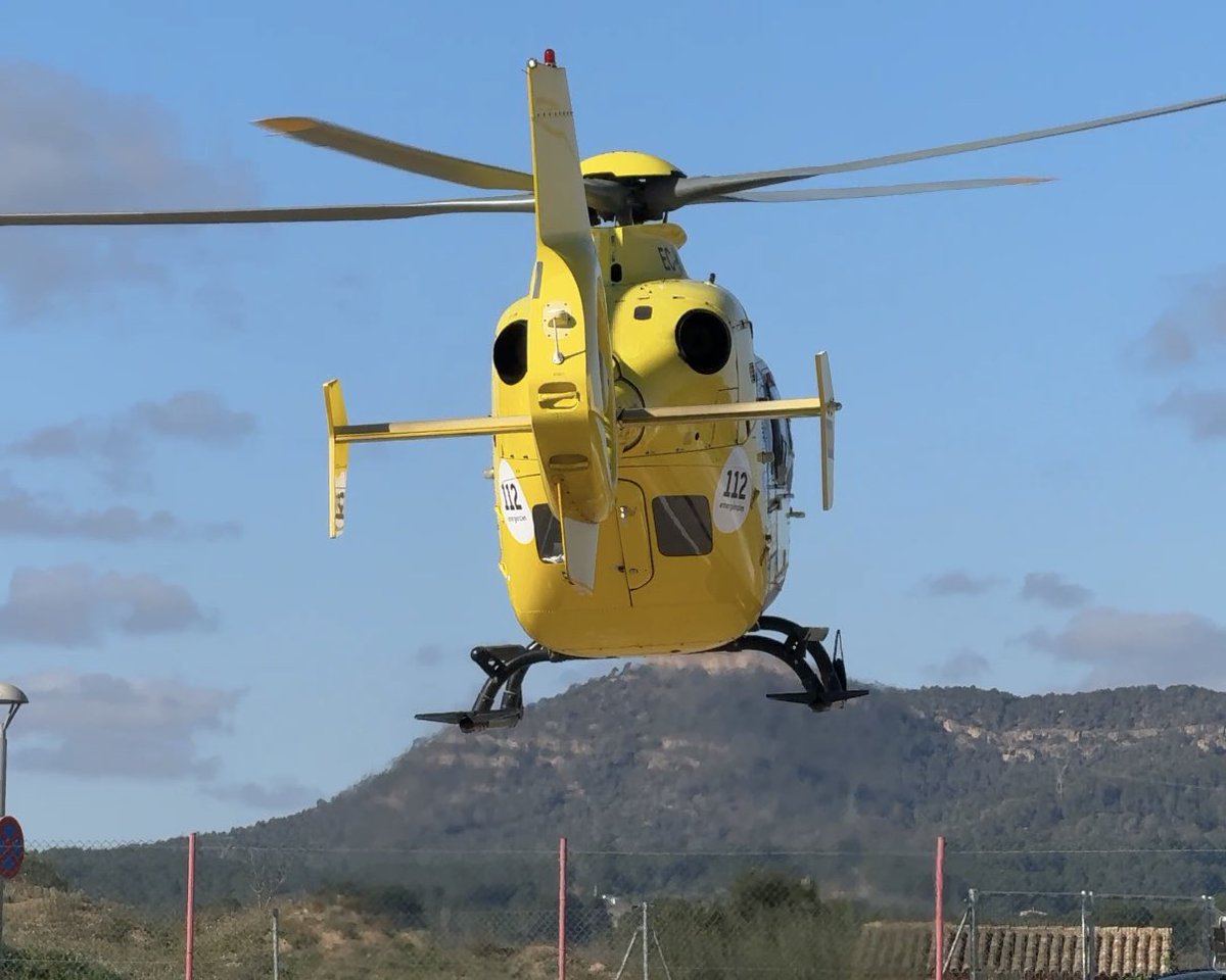 🚁 El president Illa, amb una mà anuncia 18.000 M€ d’inversió que no té, mentre amb l’altra retira l’helicòpter medicalitzat de Terres de l’Ebre. 🚨

Una vergonya que al sud de Catalunya no acceptarem.