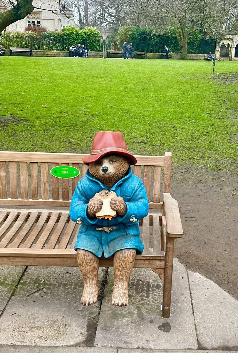 NathanClay_'s tweet photo. This weekend in York it’s the ice trail. I had the added bonus of seeing Paddington’s York bench! #yorkshire #england #Minster #Viking #Terrys #ChocolateOrange #VisitYork @MakeItYork @VisitEngland @paddingtonbear https://t.co/ahupcy4AzB