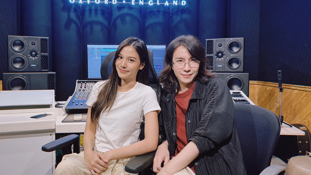 sinsingular's tweet image. ปล่อยเพลงแล้ว ลงได้ ขอบคุณคุณฝน อู๋ ที่ไว้ใจให้เรามาดูแลเพลงนี้ให้น้อง และ @beonnnie สำหรับความตั้งใจในทุกคำที่ร้อง 💙✌️✨ ฝากเพลงนี้ของน้องด้วยนะ 
#BetweenUs #Beonnnie #BetweenUSSeriesMV #UstheSeries