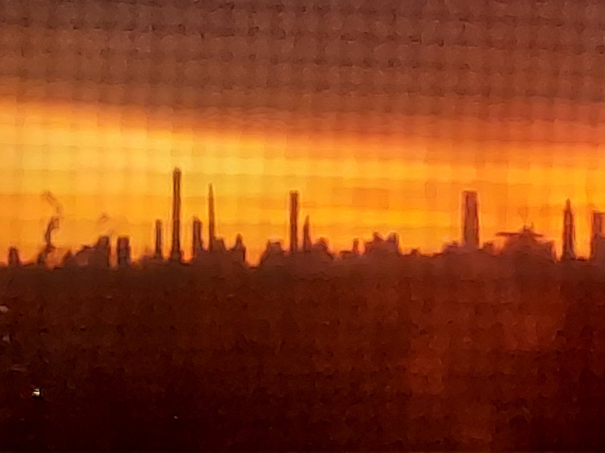 Amazing sunrise this morning looking at NYC. Good morning! My God...the gun violence <a href="/Raphael4NY/">Raphael Miranda</a> <a href="/Gus4NY/">Gus Rosendale</a> <a href="/PatBattle4NY/">Pat Battle</a>