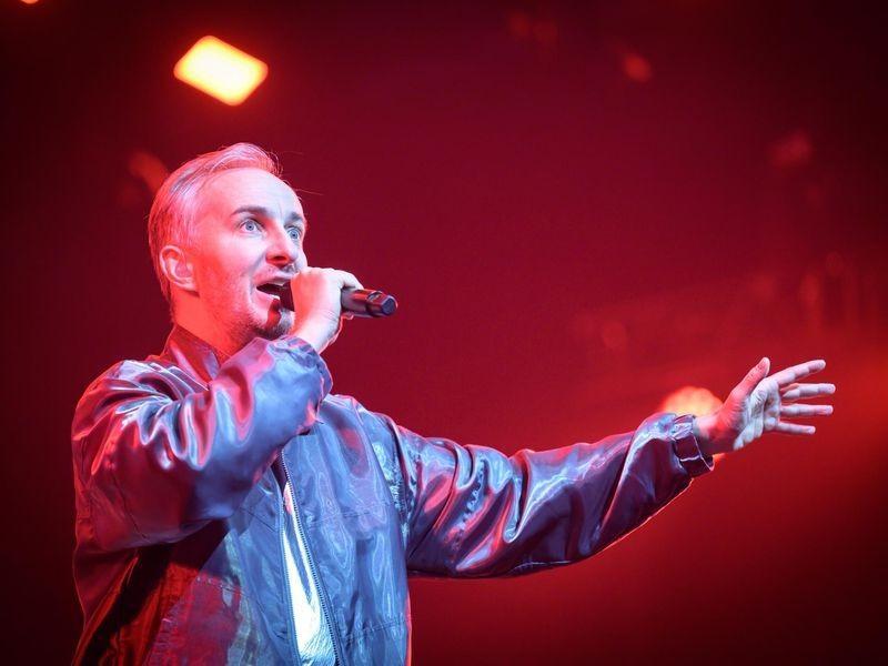 Jan Böhmermann in Essen: Wer Frust hat, soll mit Eiern werfen waz.de/lokales/essen/…