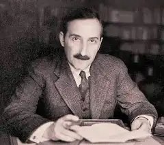 "Der Nationalsozialismus hat sich vorsichtig, in kleinen Dosen, durchgesetzt - man hat immer ein bisschen gewartet, bis das Gewissen der Welt die nächste Dosis vertrug." 
-Stefan Zweig-