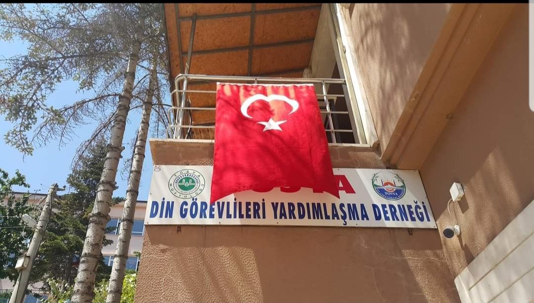 Saygıdeğer müftülerimiz 
Tepebaşı İlçe Müftüsü Fatih Kaya hocamıza, Şereflikoçhisar İlçe Müftüsü Fatih Balta hocamıza ve  Ovacık İlçe Müftüsü Hüseyin İpek hocamıza nazik ziyaretlerinden dolayı teşekkür eder başarılı çalışmalarının artarak devamını Cenab ı Allah tan niyaz ederiz