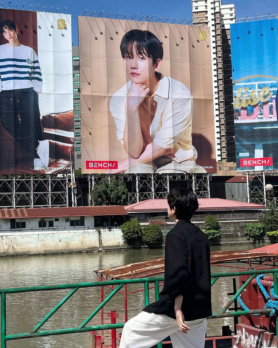 gmanews's tweet photo. IT'S BAEKHYUN AND HIS FIVE BILLBOARDS! 🤩🫰

EXO's Baekhyun just flaunted his massive billboards in EDSA Guadalupe!

On Instagram, the K-pop star shared some snaps of him posing with his five billboards for the local brand Bench, where he is a global brand ambassador.

COURTESY: Baekhyun/Instagram

READ: https://t.co/WOMc9j3amg