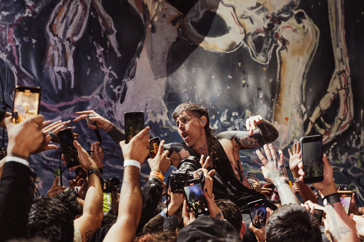 _MrIndie's tweet photo. AFI nos regaló una épica noche más en House Of Vans❤️🔥🇲🇽❤️🔥
📸: @makerocha
#AFI #rock #2000s #concert #ConcertPhotography #HouseOfVansCDMX #portrait https://t.co/eQ30Oiv5sG