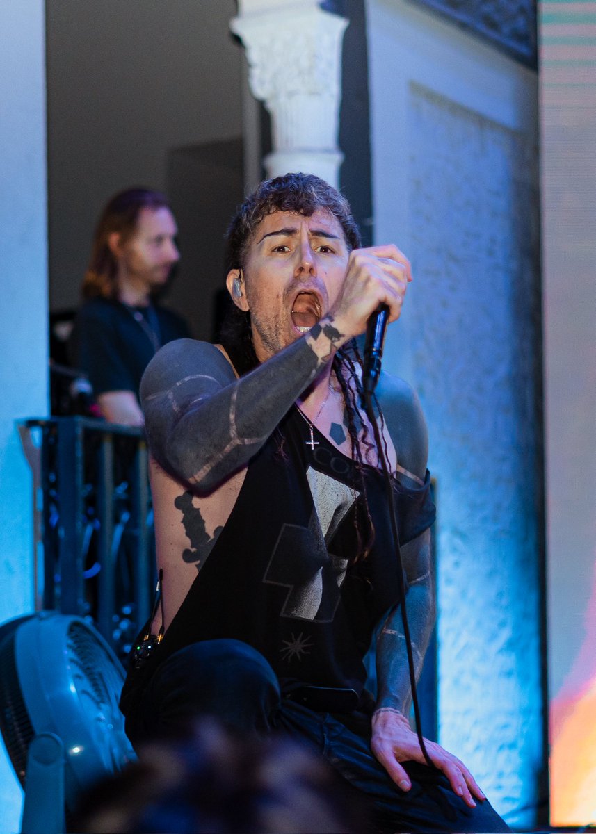 _MrIndie's tweet photo. AFI nos regaló una épica noche más en House Of Vans❤️🔥🇲🇽❤️🔥
📸: @makerocha
#AFI #rock #2000s #concert #ConcertPhotography #HouseOfVansCDMX #portrait https://t.co/eQ30Oiv5sG