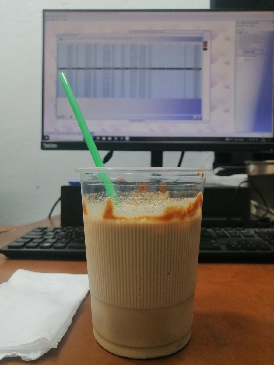 BrendaR___'s tweet photo. Cafecito de media noche. 🥃 https://t.co/yAlwUFhbXR