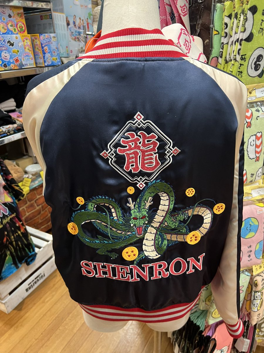 ヴィレバンにあったスカジャン安いコスプレって感じか思ってたらちゃんと横須賀の値段しよった