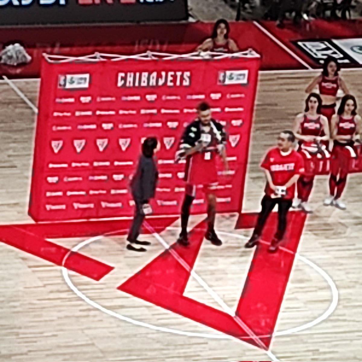 jetsmarines's tweet photo. 千葉Ｊ 76-71 横浜BC🏀
千葉ジェッツ勝利✨👏🎉🙌🙌🙌😃🏀
ジャンボくん賞はディー・ジェイ・ホグと渡邊雄太😃😃🏀 https://t.co/af5rdHkMdQ
