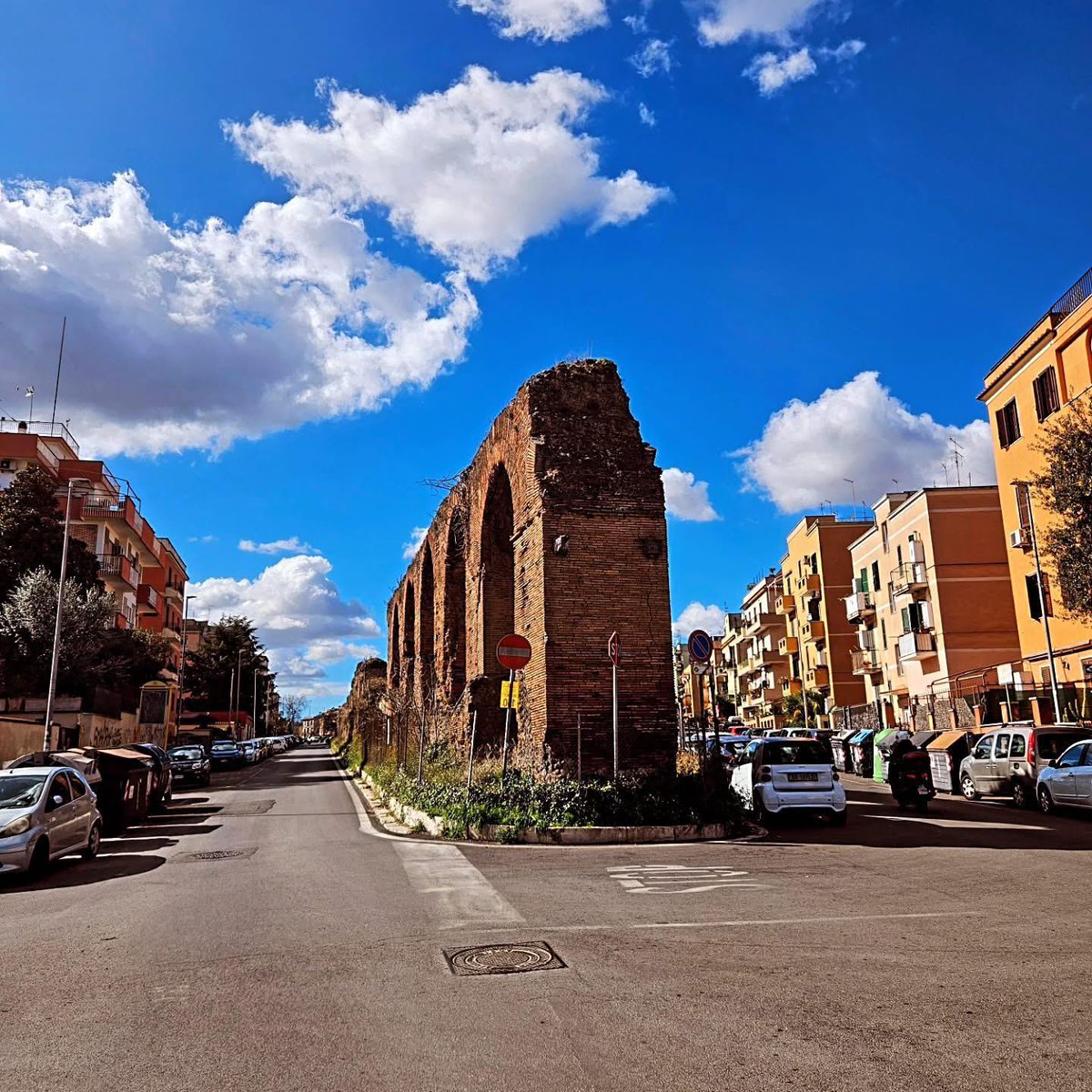 C’è un tesoro a Roma che ha bisogno anche di te.

Retake Roma lancia una raccolta fondi per riqualificare l’Acquedotto Alessandrino e restituire bellezza alla nostra città. Ogni contributo conta. Dona ora e fai la tua parte.

sostieni.retake.org/campaign/lacqu…