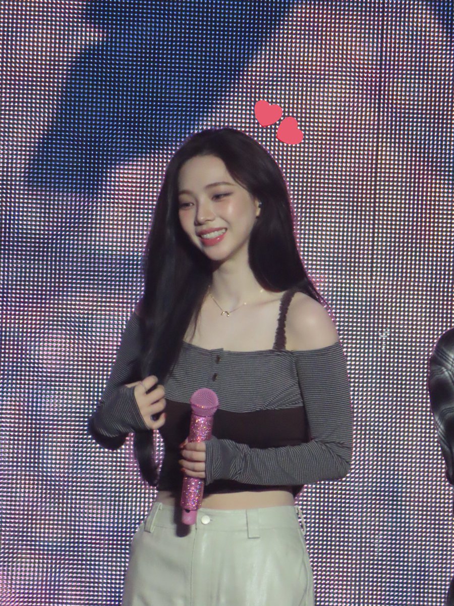 cheese cat we fawkin love u 
#karina
#aespa_SYNK_PARALLELLINE_inLA