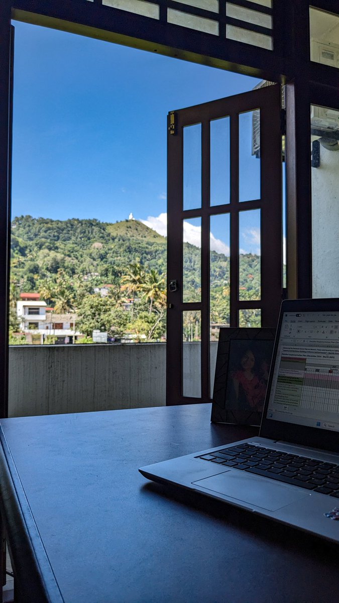 අලුත් ඔෆිස්  එකේ මගේ ප්ලේස් එක.. 💙🌼🫰