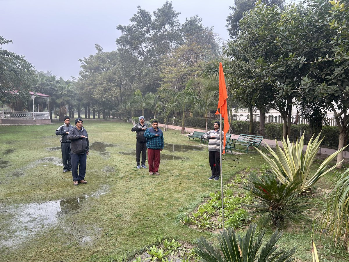 आज बसन्त पंचमी के शुभ अवसर पर बहुत दिनों पश्चात <a href="/RSSorg/">RSS</a> शाखा में जाना हुआ एवं प्रार्थना की। परम वैभवन्नेतु में ततस्व राष्ट्रम् ।