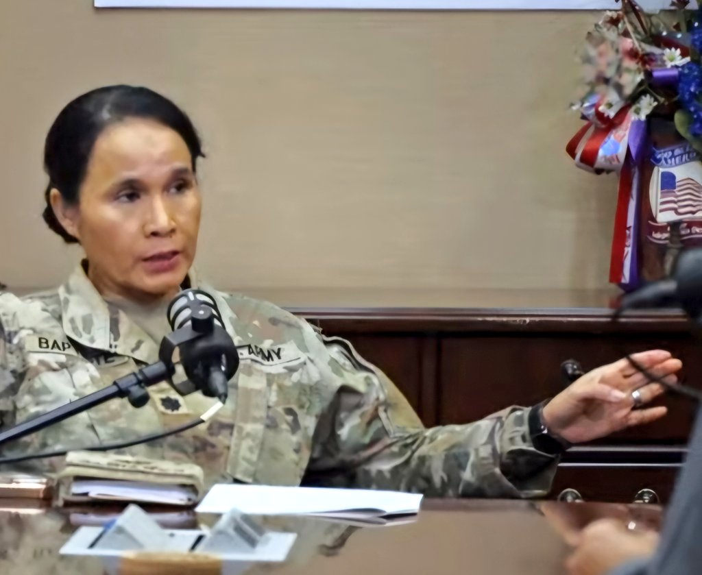 Letnan Kolonel Rosita Baptiste, seorang tentara Amerika Serikat asal Indonesia, hanya bertinggi badan 149 cm. Alumni FH Universitas Sumatera Utara ini pernah bercita-cita jadi tentara, Polwan atau jaksa ketika masih tinggal di Indonesia. Tapi persyaratan tinggi badan membuatnya