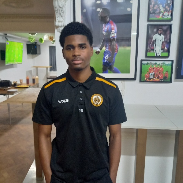 Congratulations to Michael Ihiedi who scored his first senior goal for @officialwands in Saturday's 1-1 draw with Bognor Regis Town.  
"Rash" becomes the latest to emerge from the Steve Owen school of gems from the club's Youth System &amp; is shown here in the <a href="/MarcGuehi13/">Marc Guehi</a> corner.