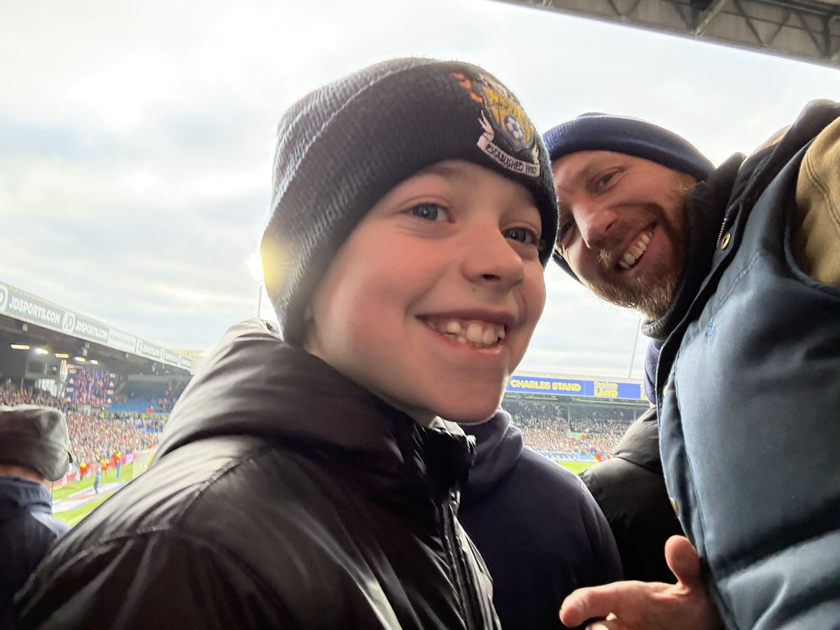 Unbelievable match at Elland Road! Leeds United smashing it 7-0, and I got to enjoy every moment with Alfie. What a game! #LUFC #MOT