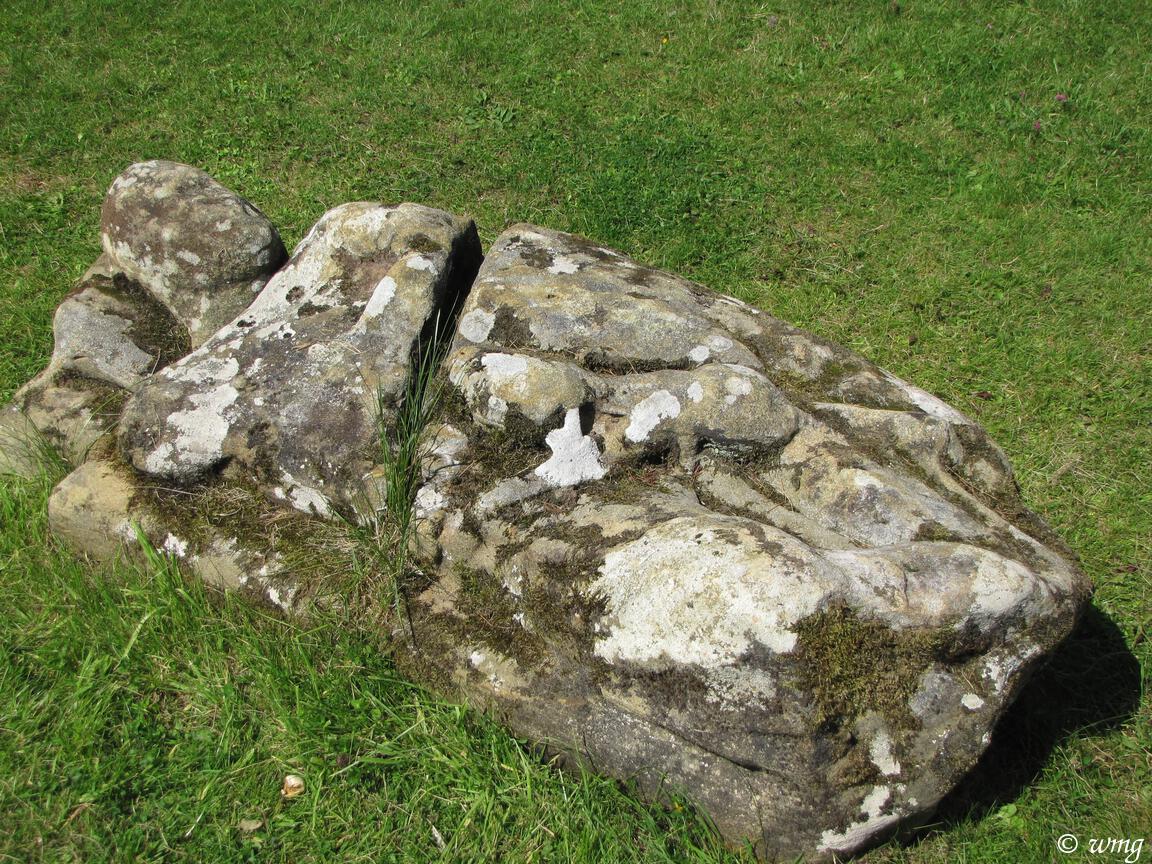 #SundayStonework
A very damaged effigy of a knight, with crossed legs and shield, probably Hugh FitzHenry (or his son) who died in 1304. 
Cistercian Abbey of Jervaulx, #NorthYorkshire