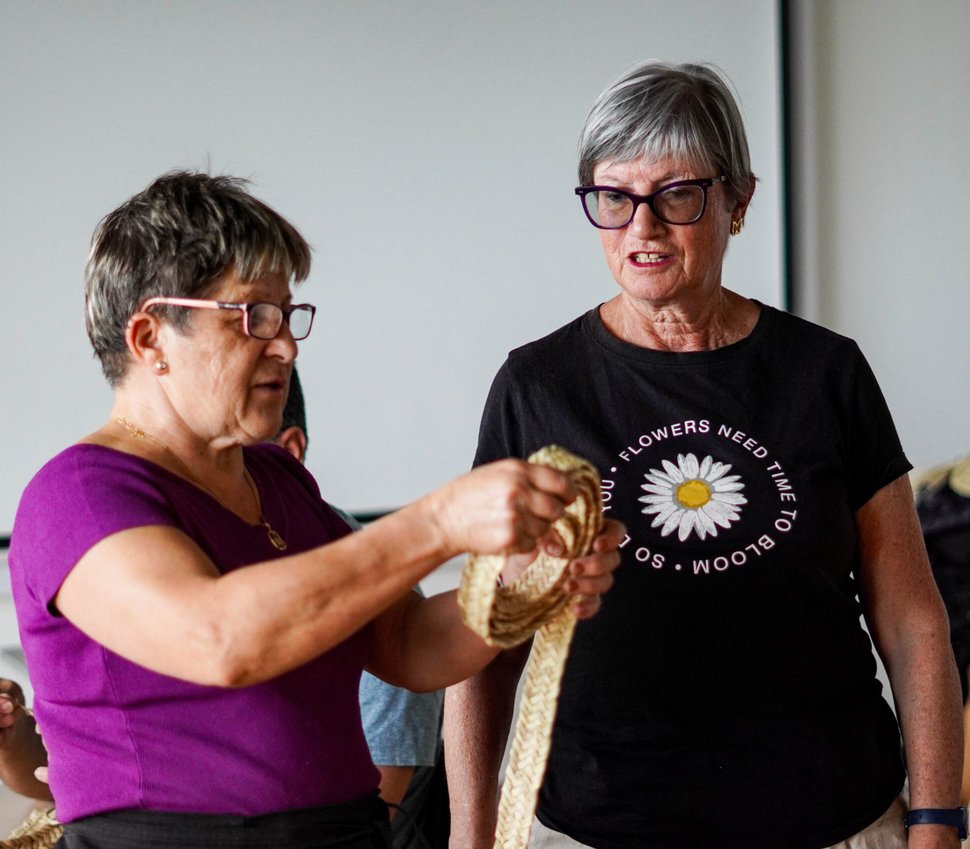 EbreXarxa's tweet image. a #xarxaebre parlem dels #Oficis #artesans
en època de #consum desfermat
xarxaebre.net/en-directe-xar…
a partir de les #12h #ENDIRECTE
amb 
Teresa-Marta Batalla Vidal #ceramista
Cinta Subirats i Magda Armengol del 
cdrmuseudelapauma.cat/worpre/