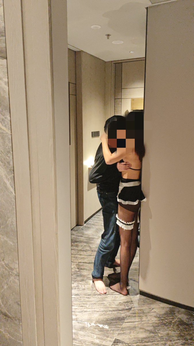 大家热情这么高涨，活动一下，这种看着老婆穿着女仆装蒙着眼睛去开门，被陌生男人进门就开始强吻，边走边脱边亲的刺激感觉，你么你能体会么！拍视频很爽，就是没动力编辑呀！
#夫妻
@ToBulma @ToBulaer
@KawasawaSen @BulmaList https://t.co/8sKyiLNzib