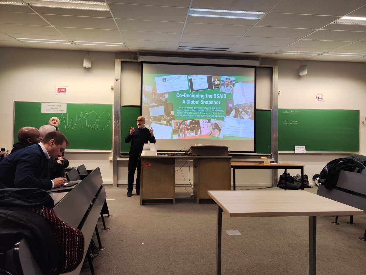 Starting the EU policy devroom at #FOSDEM with the presentation of the definition of open source AI. We are in AW1.120.