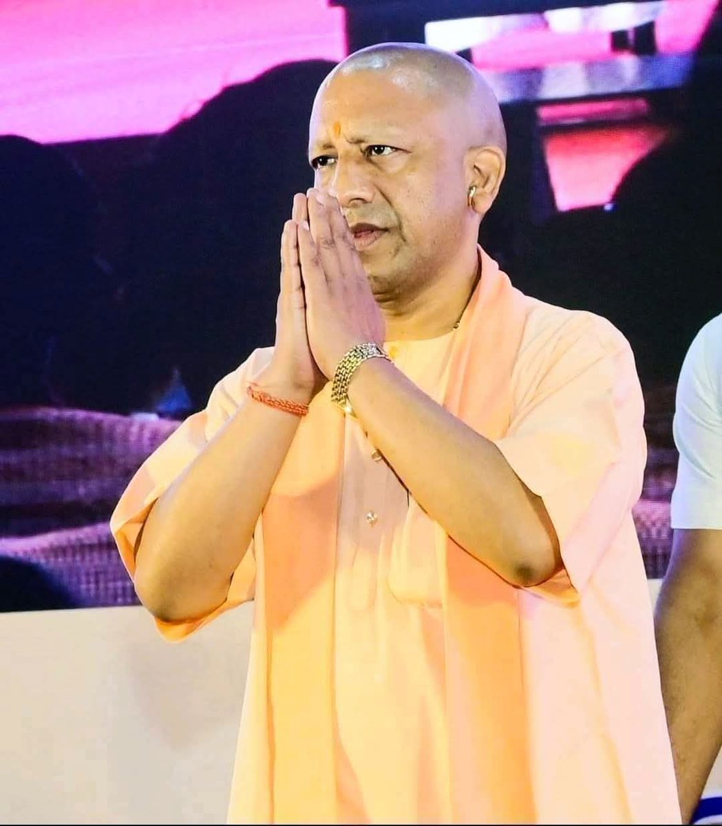 Utkarsh66576860's tweet photo. परम् पूज्य योगी आदित्यनाथ जी महाराज को यूपी की 25 करोड़ जनता ने चुनकर मुख्यमंत्री बनाया है। वह अपनी योग्यता के बल पर लगातार दुसरी बार मुख्यमंत्री पद पर आसीन हुए हैं किसी शंकराचार्य और महामंडलेश्वर की कृपा पात्र पर नहीं पूरे देश का सनातनी योगीजी साथ खड़ा है, शंकराचार्य कौन होते है https://t.co/nknda8iAOu