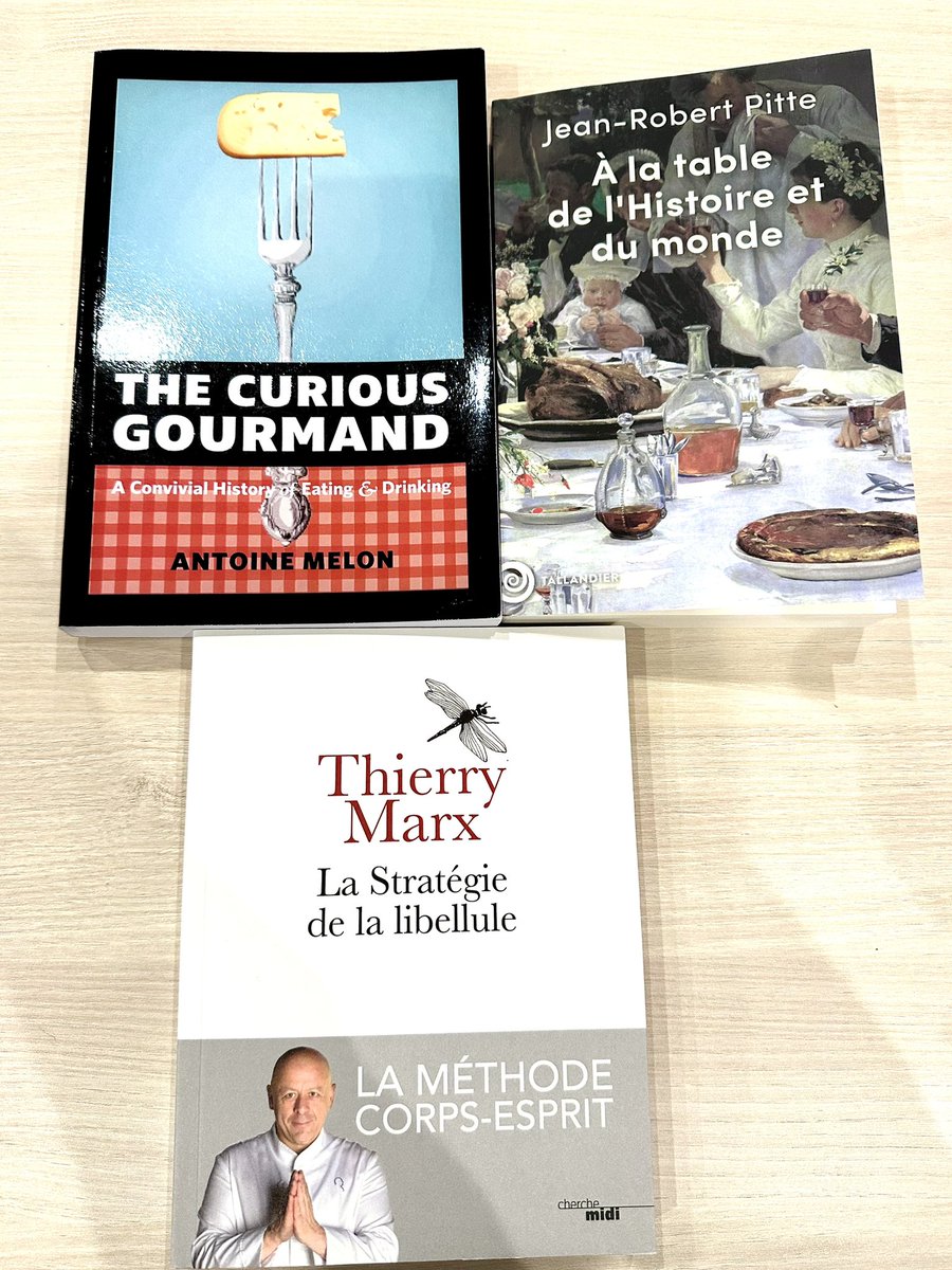 ggomez_chef's tweet photo. Lectures futures… #jeanrobertpitte #thierrymarx #antoinemelon #bibliothequeculinaire #ambassadedefrancedelagastronomie #guillaumegomez #guillaumegomezpageofficielle https://t.co/zCAEouD2W2