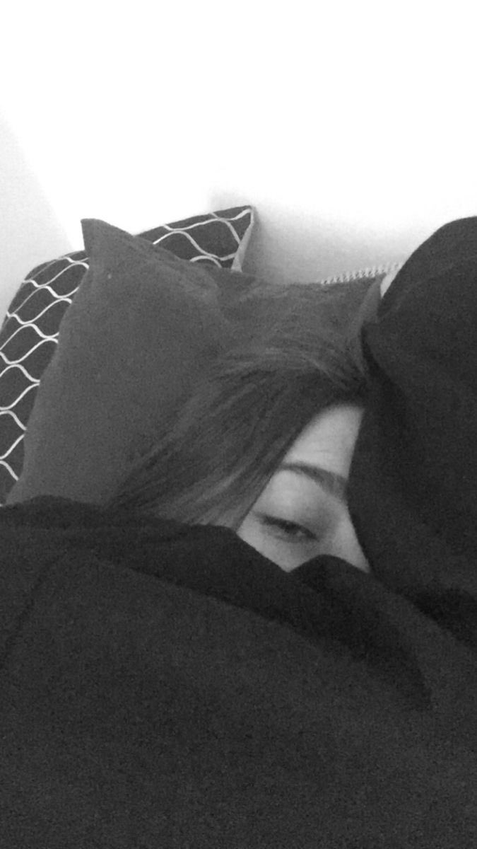 Evie__Whitlock's tweet photo. Goodnight from me and my lovey @nereus0nthecase AKA the one suffocating me 💚❤️ https://t.co/Q2hUmdCBKC